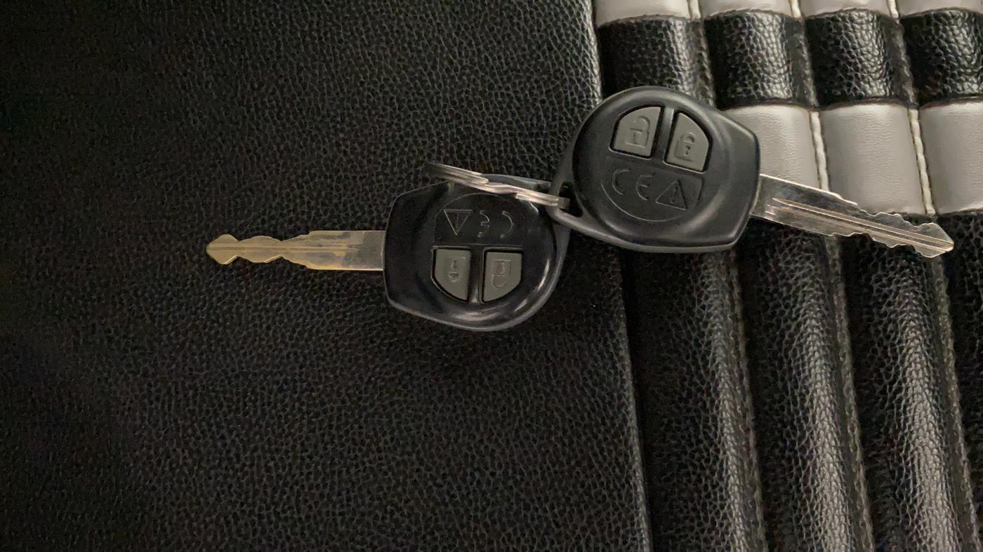 2022 Maruti Swift VXI, Petrol, Manual, 1,37,910 km, Key Close Up