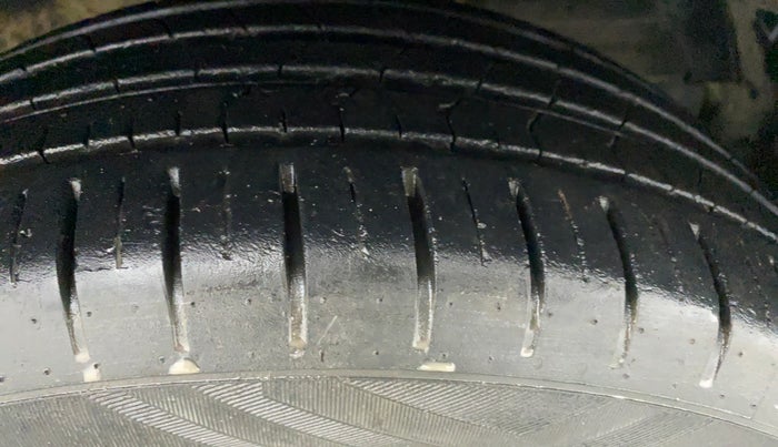 2018 Maruti Baleno ALPHA PETROL 1.2, Petrol, Manual, 20,599 km, Right Front Tyre Tread