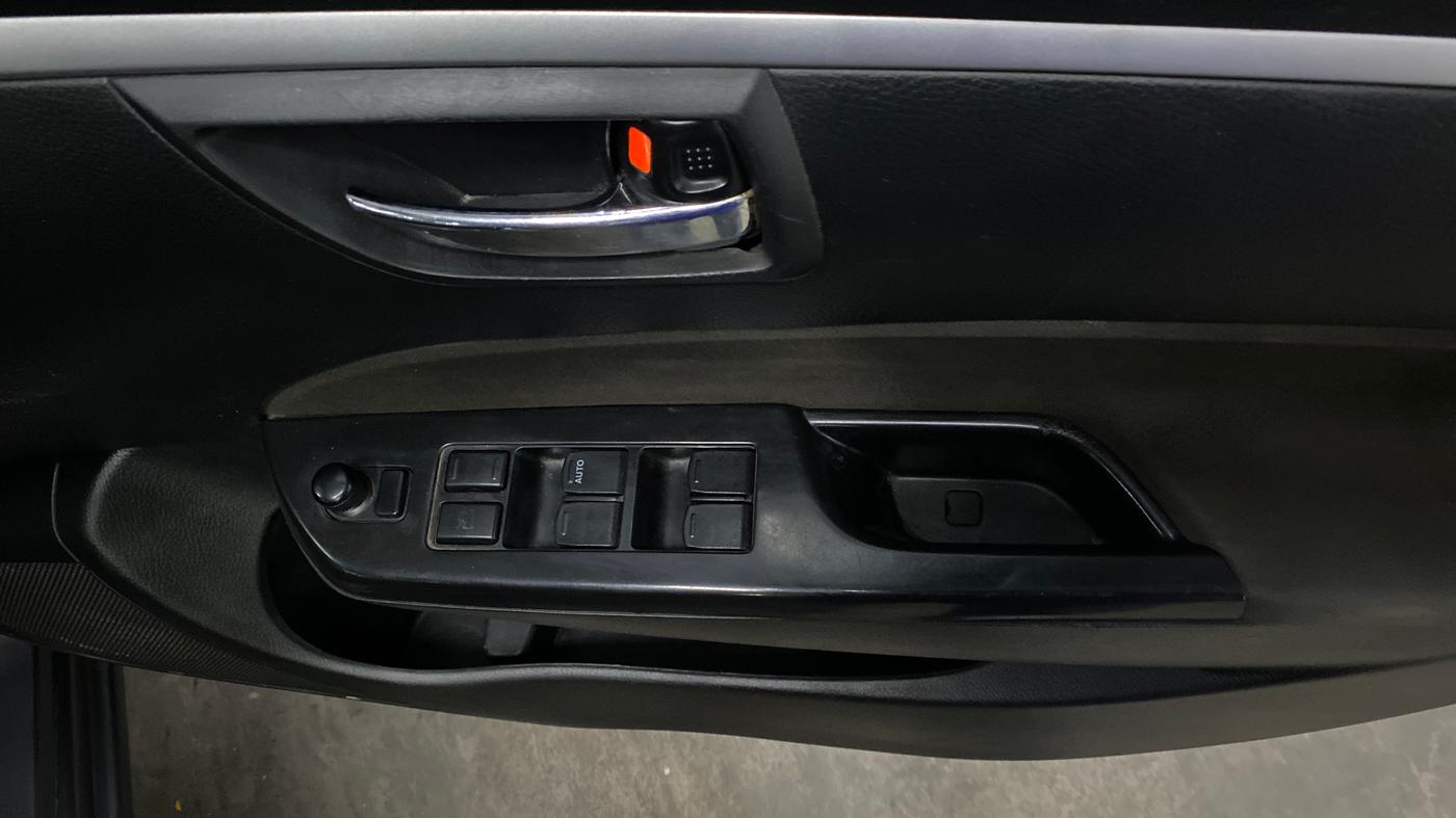 2017 Maruti Swift VXI, Petrol, Manual, 89,606 km, Driver Side Door Panels Control