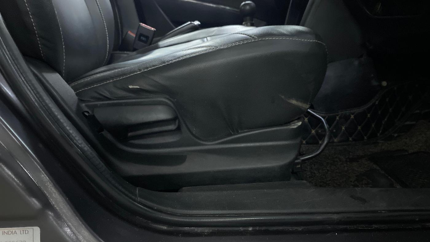 2017 Maruti Swift VXI, Petrol, Manual, 89,606 km, Driver Side Adjustment Panel