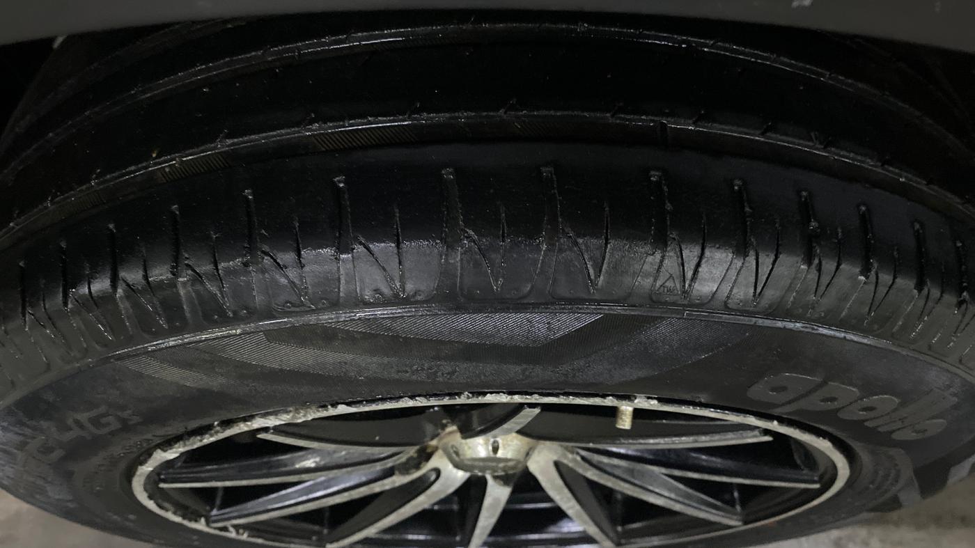 2017 Maruti Swift VXI, Petrol, Manual, 89,606 km, Left Front Tyre Tread