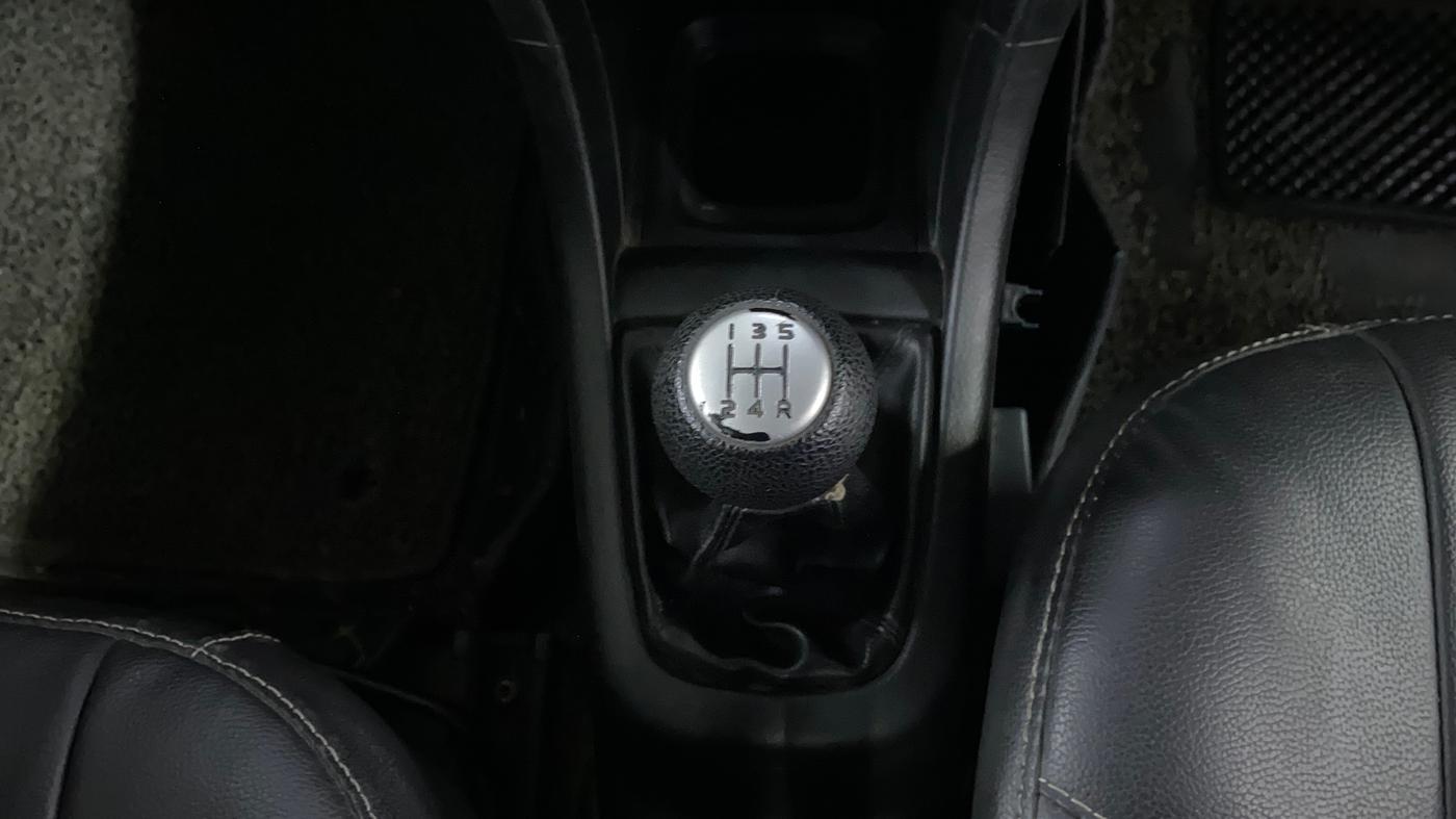 2017 Maruti Swift VXI, Petrol, Manual, 89,606 km, Gear Lever
