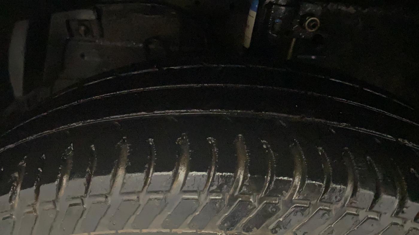 2016 Maruti Swift VXI O, Petrol, Manual, 52,601 km, Left Front Tyre Tread