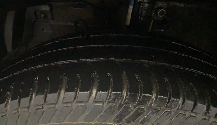 2016 Maruti Swift VXI O, Petrol, Manual, 52,601 km, Left Front Tyre Tread
