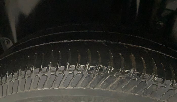 2016 Maruti Swift VXI O, Petrol, Manual, 52,601 km, Left Rear Tyre Tread