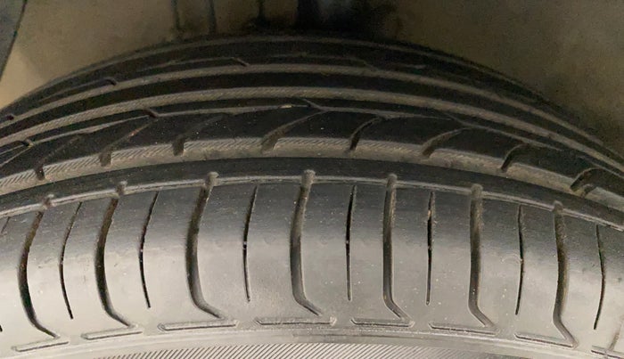 2013 Hyundai i20 ASTA 1.2, Petrol, Manual, 66,364 km, Left Front Tyre Tread