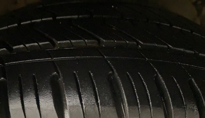 2018 Maruti Baleno ZETA PETROL 1.2, Petrol, Manual, 85,550 km, Right Front Tyre Tread