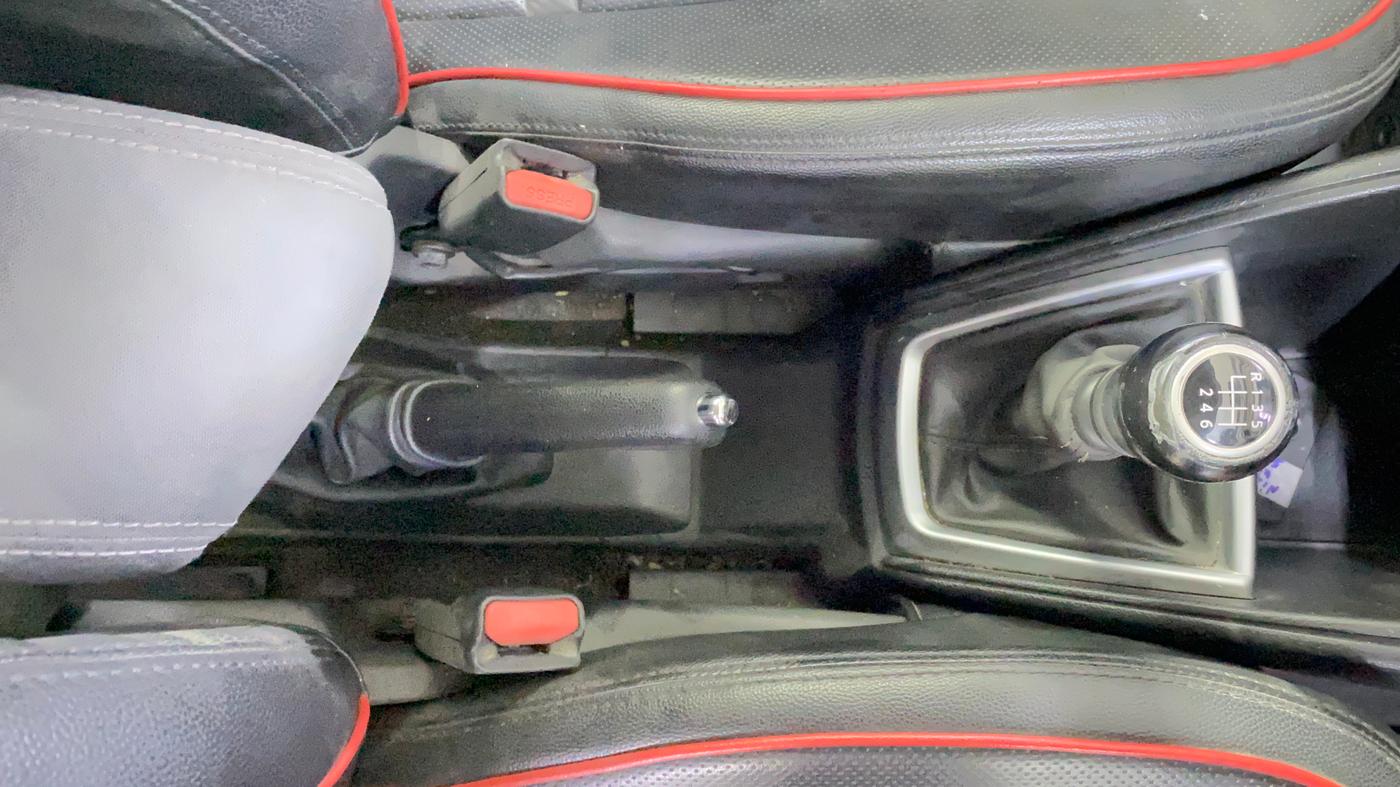 2019 Nissan Kicks XV DIESEL, Diesel, Manual, 67,604 km, Gear Lever