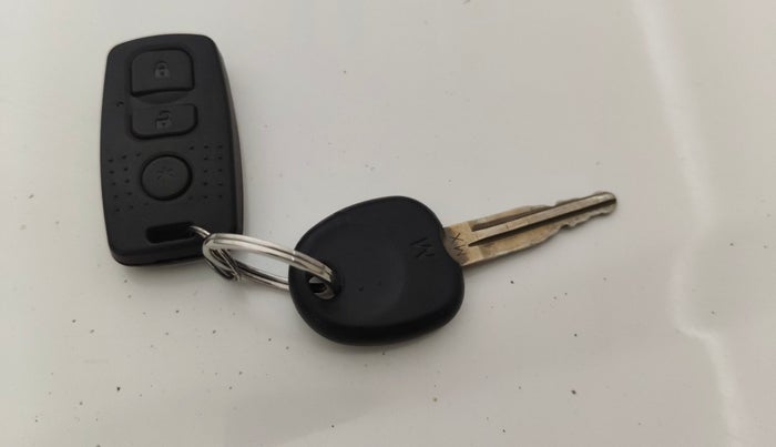 2012 Hyundai Santro Xing GL, CNG, Manual, 1,16,115 km, Key Close Up