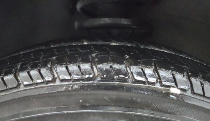 2012 Hyundai Santro Xing GL, CNG, Manual, 1,16,115 km, Right Front Tyre Tread