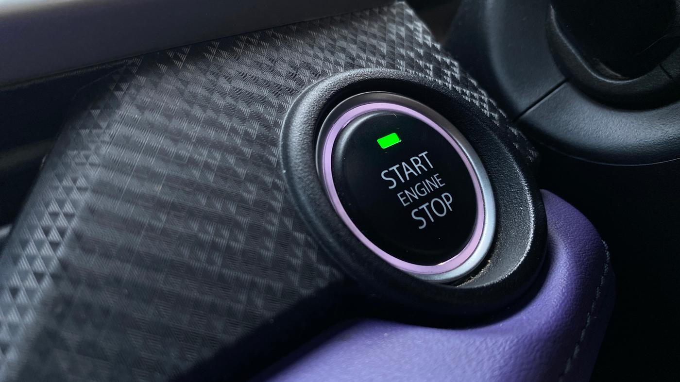 2024 Tata NEXON FEARLESS PURPLE + SUNROOF DCA DUAL TONE 1.2 PETROL, Petrol, Automatic, 15,824 km, Keyless Start/ Stop Button