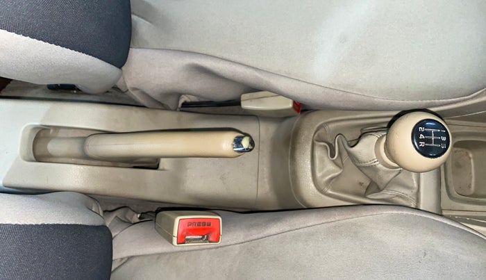 2014 Maruti Swift Dzire VDI, Diesel, Manual, 1,27,937 km, Gear Lever