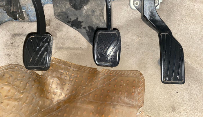 2014 Maruti Swift Dzire VDI, Diesel, Manual, 1,27,937 km, Pedals