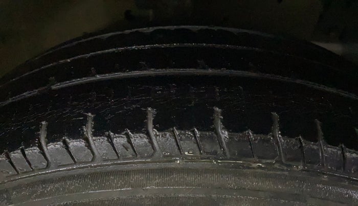 2014 Maruti Swift Dzire VDI, Diesel, Manual, 1,27,937 km, Right Front Tyre Tread