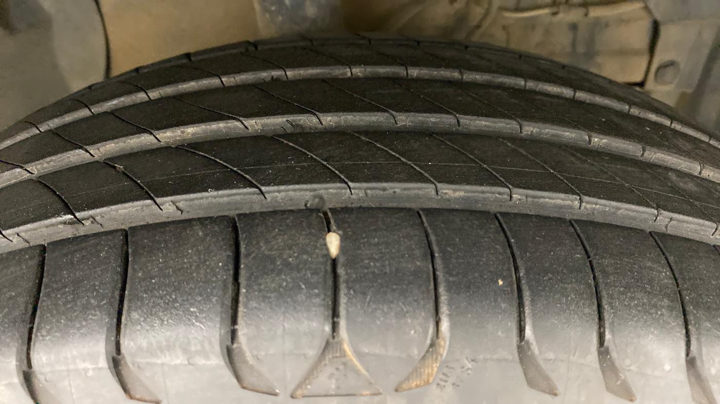 2017 Maruti Vitara Brezza ZDI, Diesel, Manual, 68,153 km, Right Front Tyre Tread