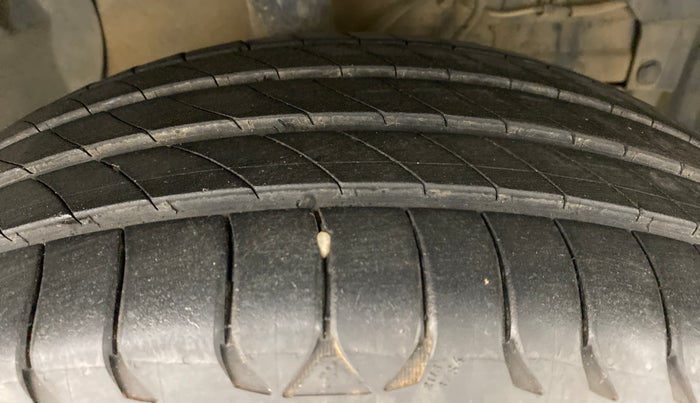 2017 Maruti Vitara Brezza ZDI, Diesel, Manual, 68,153 km, Right Front Tyre Tread