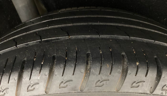 2017 Maruti Vitara Brezza ZDI, Diesel, Manual, 68,153 km, Right Rear Tyre Tread