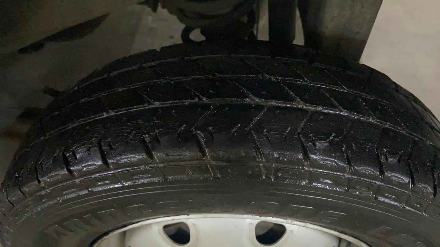 2016 Maruti Eeco 5 STR WITH A/C+HTR, CNG, Manual, 66,582 km, Left Rear Tyre Tread