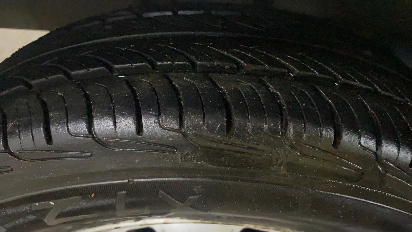 2016 Maruti Eeco 5 STR WITH A/C+HTR, CNG, Manual, 66,582 km, Left Front Tyre Tread