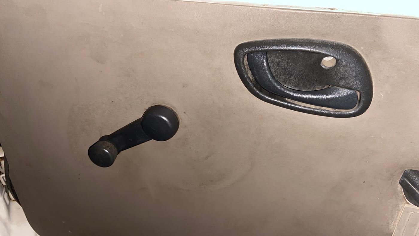 2016 Maruti Eeco 5 STR WITH A/C+HTR, CNG, Manual, 66,582 km, Driver Side Door Panels Control