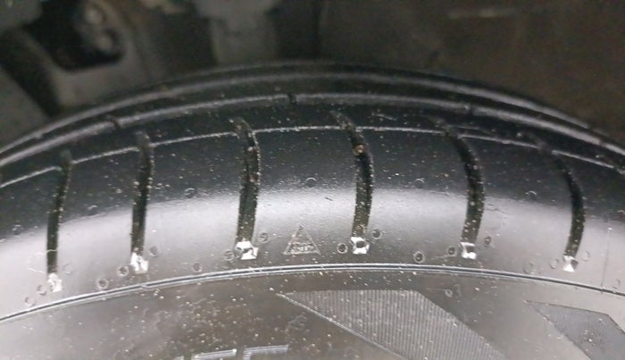 2020 Hyundai GRAND I10 NIOS SPORTZ 1.2 KAPPA VTVT CNG, CNG, Manual, 94,261 km, Left Front Tyre Tread