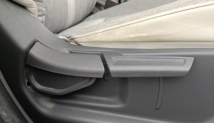 2020 Hyundai GRAND I10 NIOS SPORTZ 1.2 KAPPA VTVT CNG, CNG, Manual, 94,261 km, Driver Side Adjustment Panel