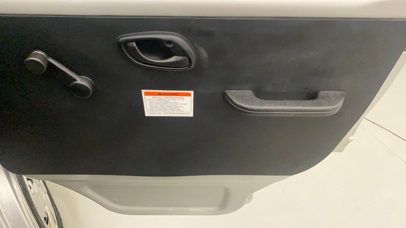 2022 Maruti Eeco 5 STR AC CNG, CNG, Manual, 11,048 km, Driver Side Door Panels Control