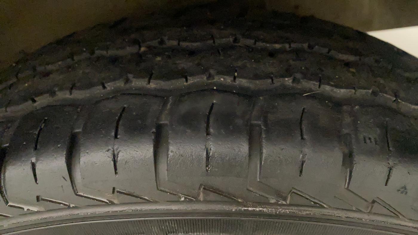 2022 Maruti Eeco 5 STR AC CNG, CNG, Manual, 11,048 km, Left Front Tyre Tread
