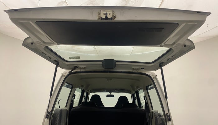 2022 Maruti Eeco 5 STR AC CNG, CNG, Manual, 11,048 km, Boot Door Open