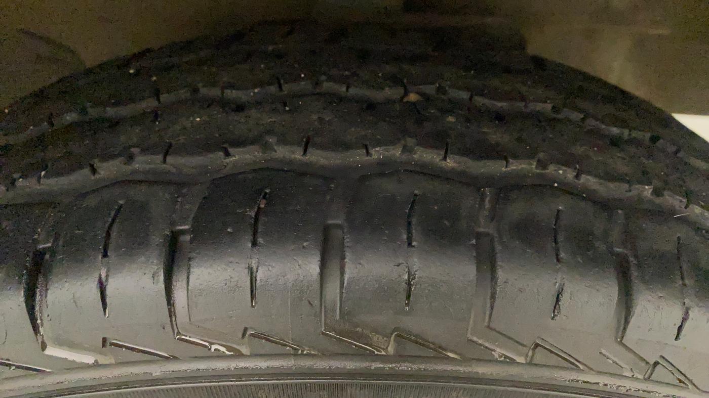 2022 Maruti Eeco 5 STR AC CNG, CNG, Manual, 11,048 km, Right Front Tyre Tread