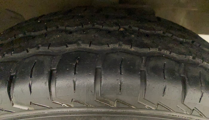 2022 Maruti Eeco 5 STR AC CNG, CNG, Manual, 11,048 km, Right Front Tyre Tread