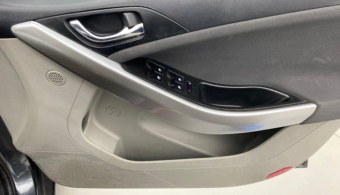 2018 Tata NEXON XZA + 1.2 PETROL A/T, Petrol, Automatic, 29,290 km, Driver Side Door Panels Control