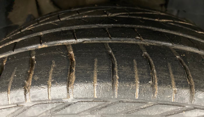 2018 Tata NEXON XZA + 1.2 PETROL A/T, Petrol, Automatic, 29,290 km, Right Front Tyre Tread