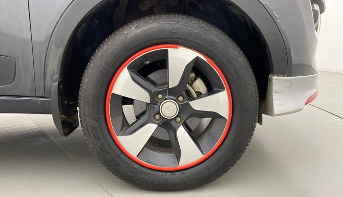 2018 Tata NEXON XZA + 1.2 PETROL A/T, Petrol, Automatic, 29,290 km, Right Front Wheel