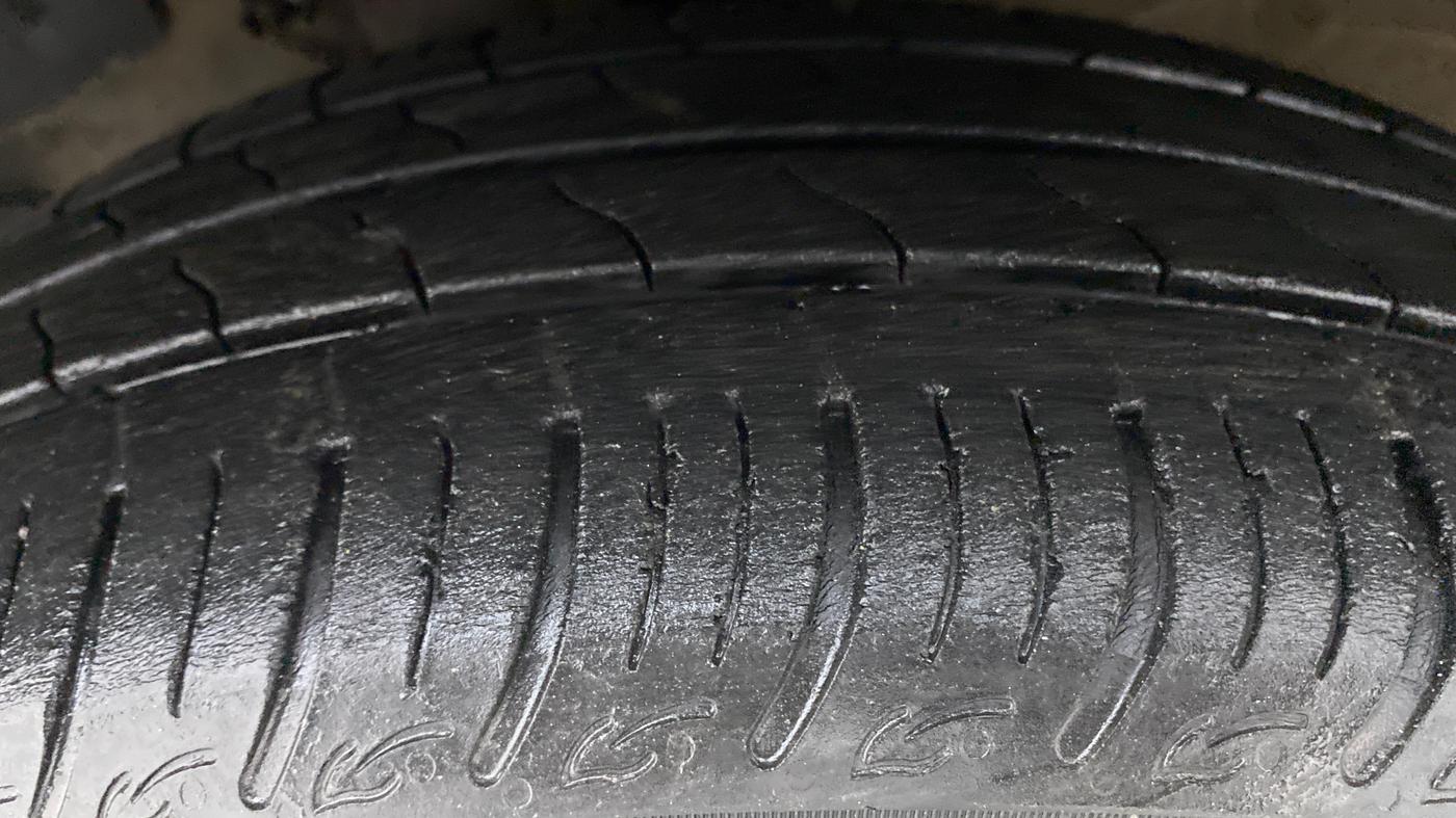 2014 Honda Amaze 1.2 SMT I VTEC, Petrol, Manual, 38,132 km, Left Front Tyre Tread