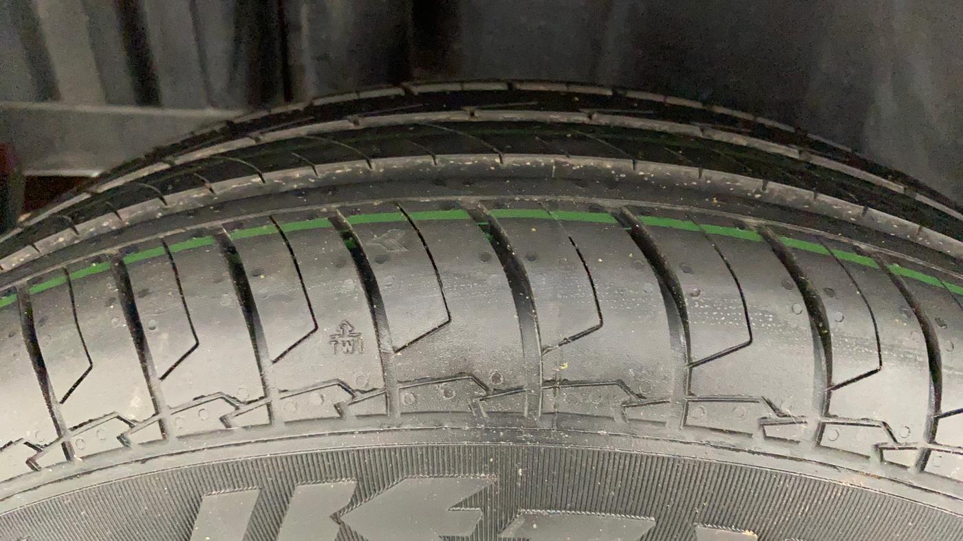 2015 Maruti Swift VXI, Petrol, Manual, 36,070 km, Right Rear Tyre Tread