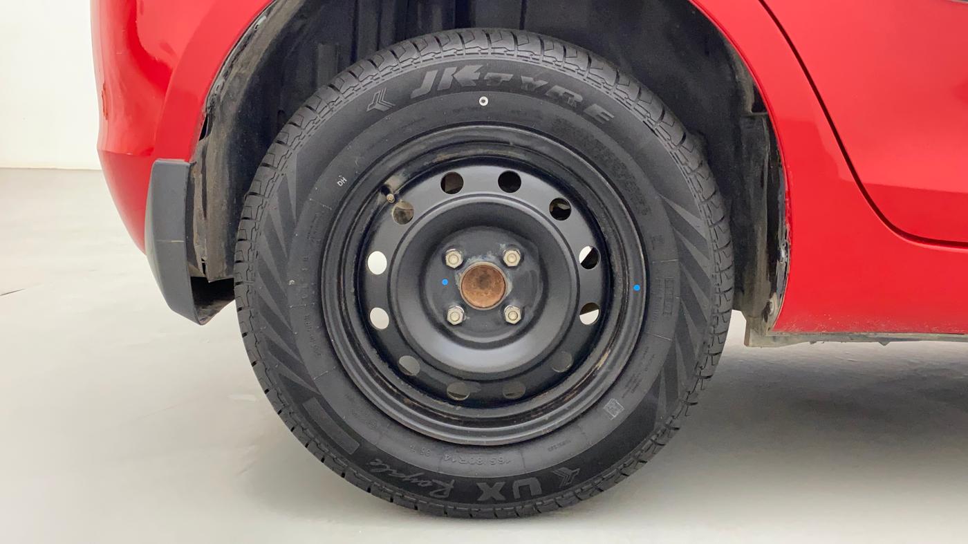 2015 Maruti Swift VXI, Petrol, Manual, 36,070 km, Right Rear Wheel