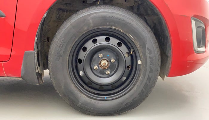 2015 Maruti Swift VXI, Petrol, Manual, 36,070 km, Right Front Wheel