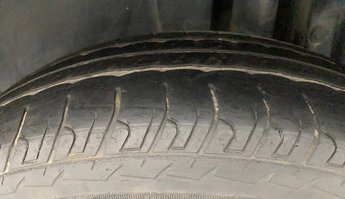 2015 Maruti Swift VXI, Petrol, Manual, 36,070 km, Left Rear Tyre Tread