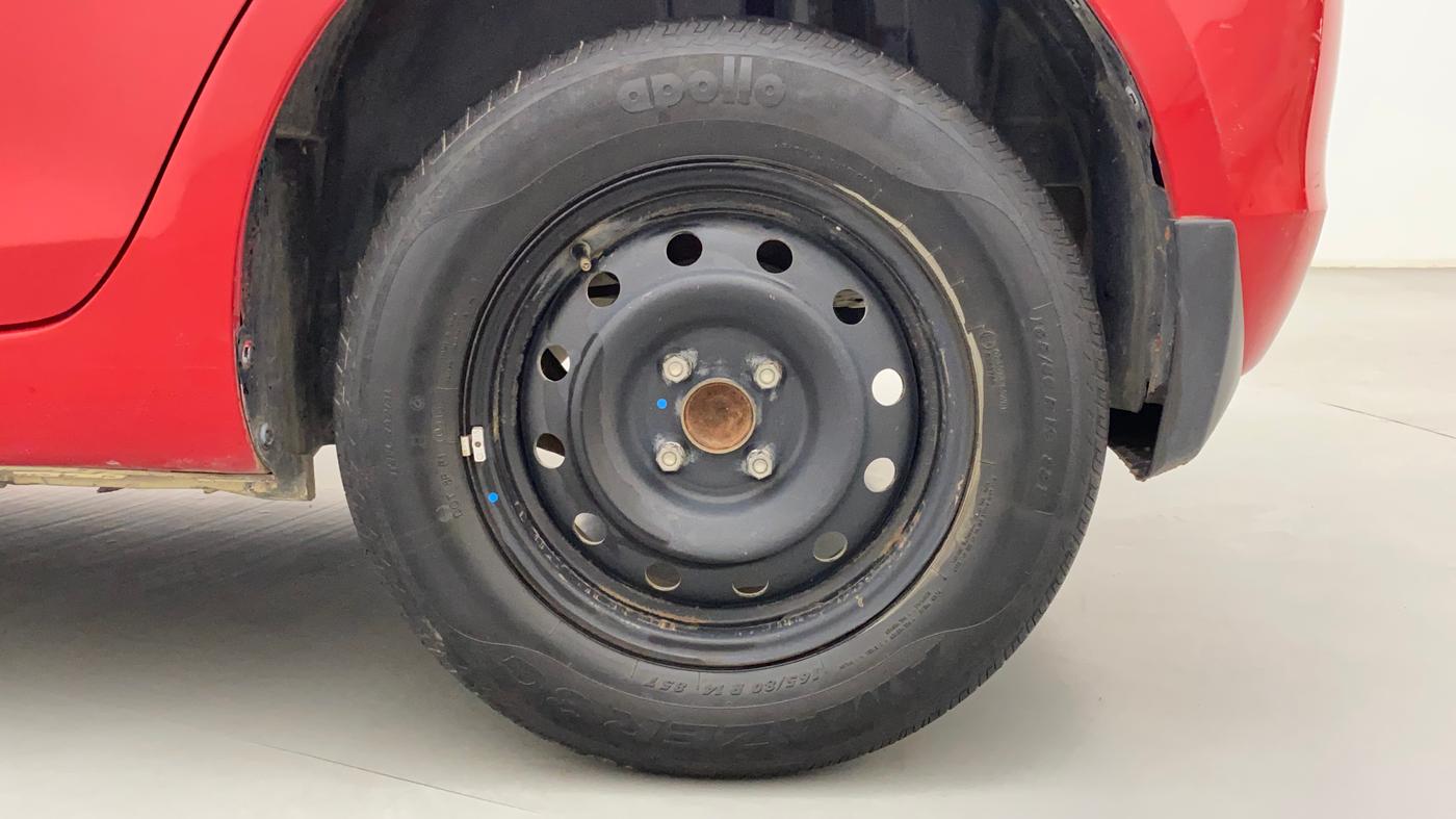2015 Maruti Swift VXI, Petrol, Manual, 36,070 km, Left Rear Wheel