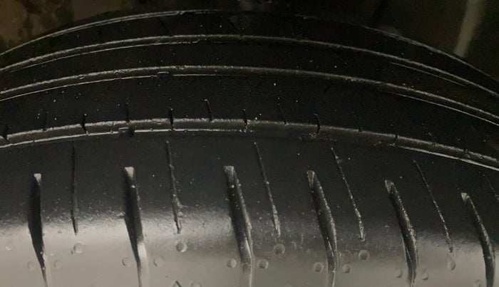 2022 Hyundai VENUE S+ 1.2, Petrol, Manual, 1,01,922 km, Right Front Tyre Tread