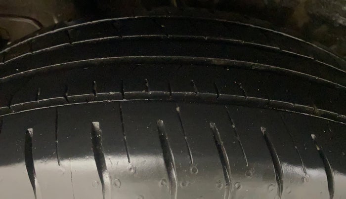 2022 Hyundai VENUE S+ 1.2, Petrol, Manual, 1,01,922 km, Right Rear Tyre Tread