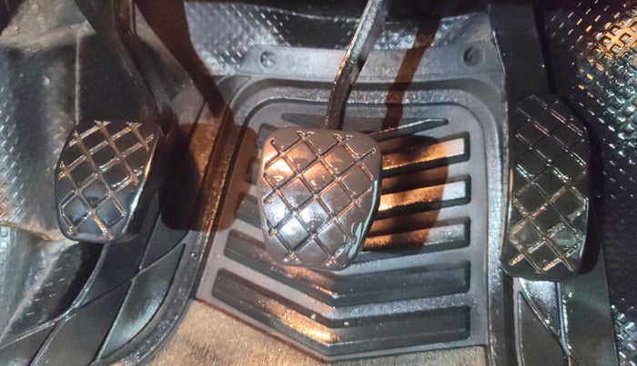 2017 Volkswagen Ameo COMFORTLINE 1.2L, Petrol, Manual, 36,026 km, Pedals