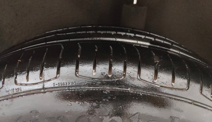 2017 Volkswagen Ameo COMFORTLINE 1.2L, Petrol, Manual, 36,026 km, Left Rear Tyre Tread