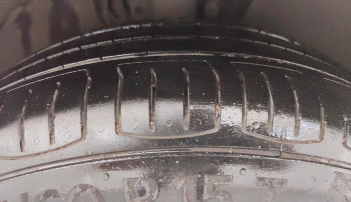 2017 Volkswagen Ameo COMFORTLINE 1.2L, Petrol, Manual, 36,026 km, Right Front Tyre Tread