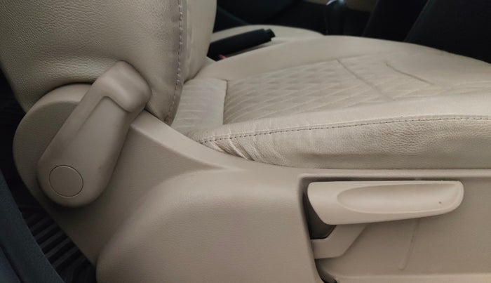 2017 Volkswagen Ameo COMFORTLINE 1.2L, Petrol, Manual, 36,026 km, Driver Side Adjustment Panel