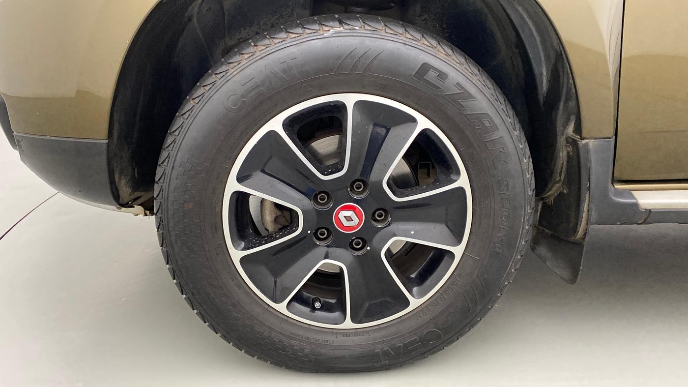 2016 Renault Duster RXZ 110 4WD, Diesel, Manual, 86,415 km, Left Front Wheel