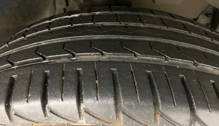 2016 Renault Duster RXZ 110 4WD, Diesel, Manual, 86,415 km, Right Front Tyre Tread