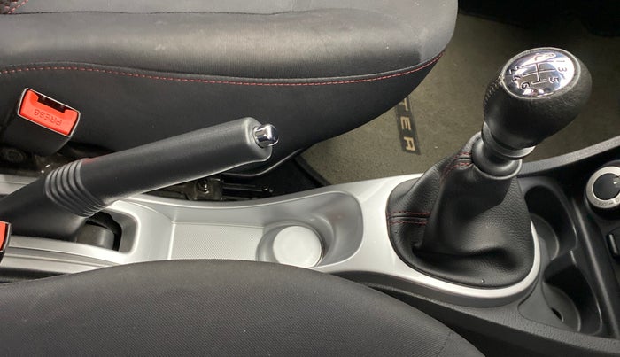 2016 Renault Duster RXZ 110 4WD, Diesel, Manual, 86,415 km, Gear Lever