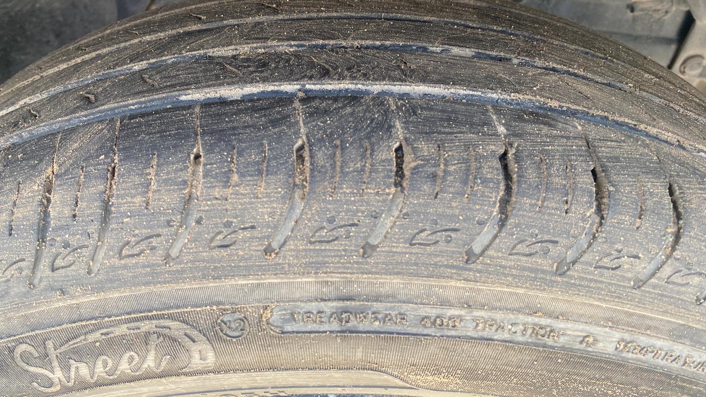 2017 Maruti Vitara Brezza VDI (O), Diesel, Manual, 1,09,106 km, Right Front Tyre Tread